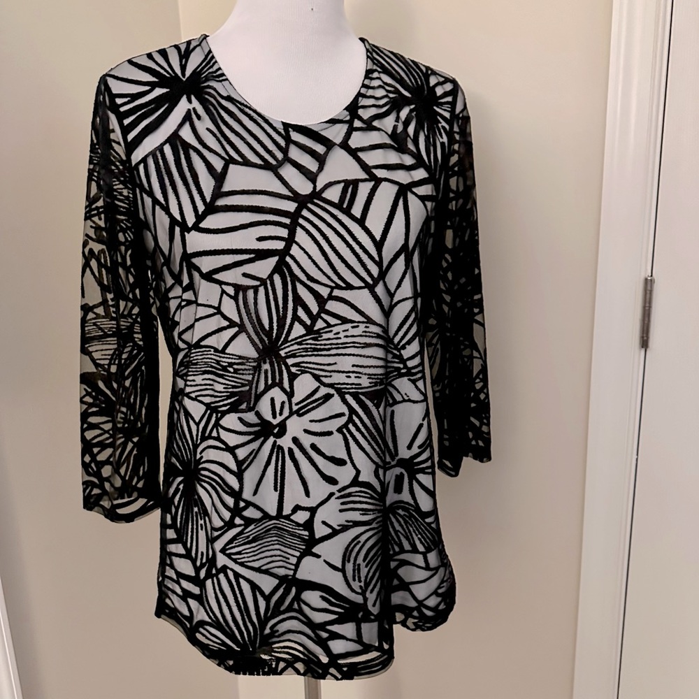 NWT Chicos Floral Burnout 3/4 Sleeve Top